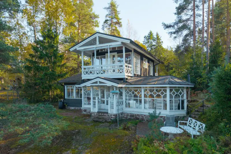 Villa de loisirs ~80 m² (1961, rénovée 2006) + sauna de rive, 6 685 m² et rive mer privée — Tammisaari / Raasepori — 3