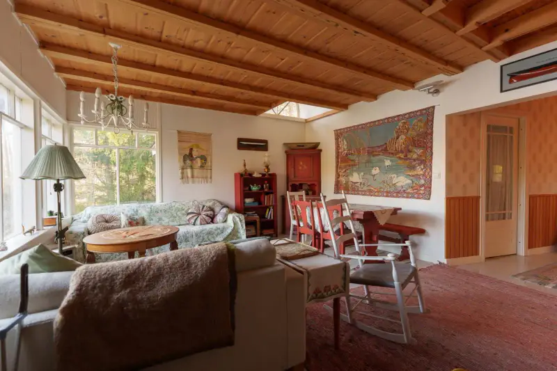 Villa de loisirs ~80 m² (1961, rénovée 2006) + sauna de rive, 6 685 m² et rive mer privée — Tammisaari / Raasepori — 6
