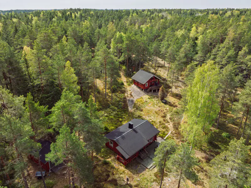 Hirsihuvila ~55 m² + maison d’amis et rantasauna, ~2,75 ha et rive mer — Älgö / Raasepori — 7
