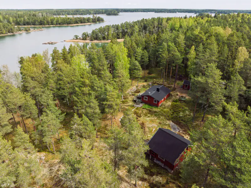 Hirsihuvila ~55 m² + maison d’amis et rantasauna, ~2,75 ha et rive mer — Älgö / Raasepori — 6
