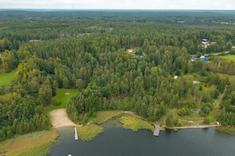 Terrain loisirs ~2,49 ha, rive sud Vikstrandsviken (~110 m), permis 2025 — Tenhola / Raasepori — 10