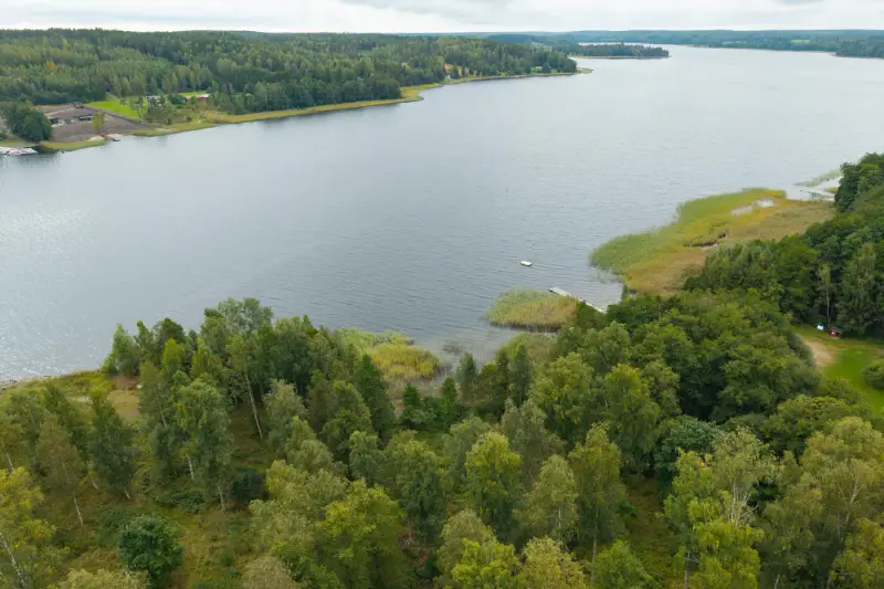 Terrain loisirs ~2,49 ha, rive sud Vikstrandsviken (~110 m), permis 2025 — Tenhola / Raasepori — 16