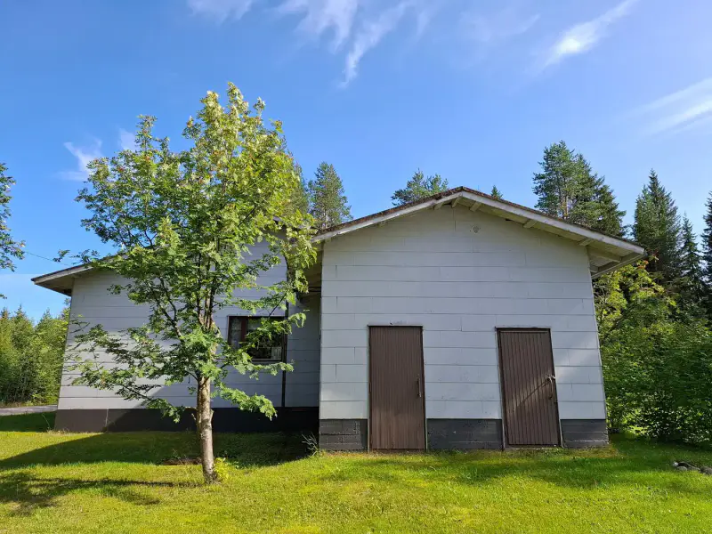 Maison 1950 + saunatupa, ~67 ha, rive Pikku-Kuukasjärvi — Ranua — 2