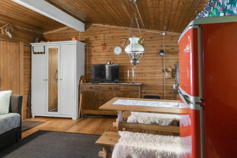 Chalet ~31 m² + sauna 1976, rive Putkosjärvi (~170 m) et rivière, 7 970 m² — Ristijärvi — 7