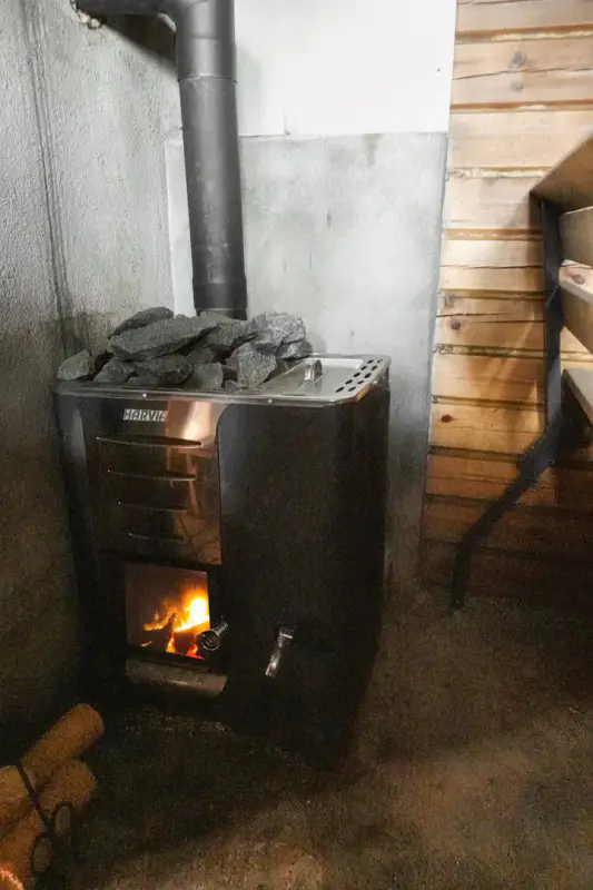 Chalet ~31 m² + sauna 1976, rive Putkosjärvi (~170 m) et rivière, 7 970 m² — Ristijärvi — 14