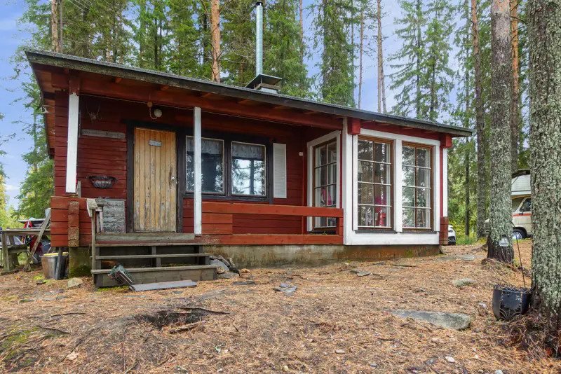 Chalet ~31 m² + sauna 1976, rive Putkosjärvi (~170 m) et rivière, 7 970 m² — Ristijärvi — 4