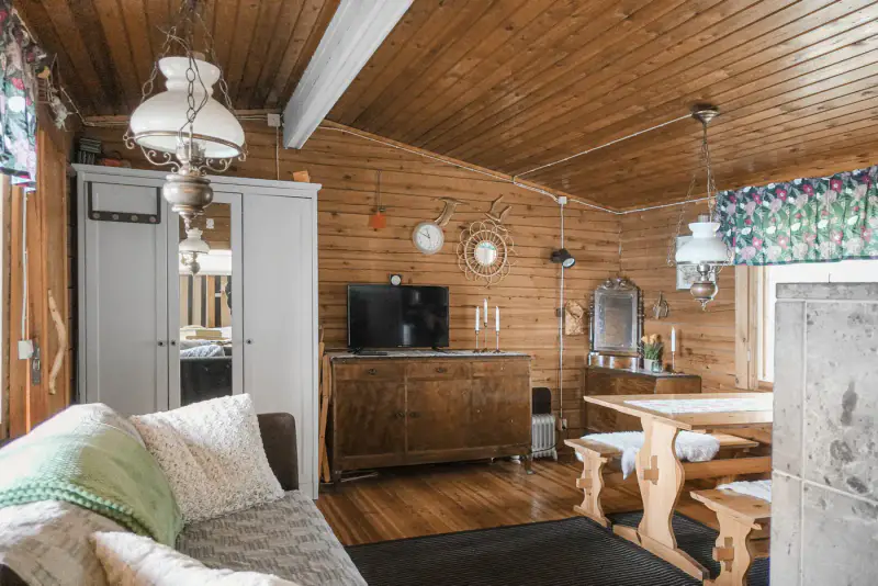Chalet ~31 m² + sauna 1976, rive Putkosjärvi (~170 m) et rivière, 7 970 m² — Ristijärvi — 9