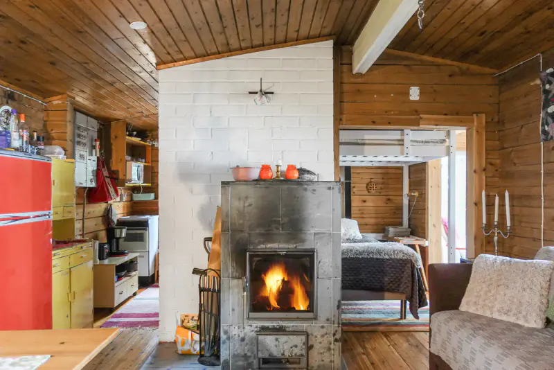 Chalet ~31 m² + sauna 1976, rive Putkosjärvi (~170 m) et rivière, 7 970 m² — Ristijärvi — 6