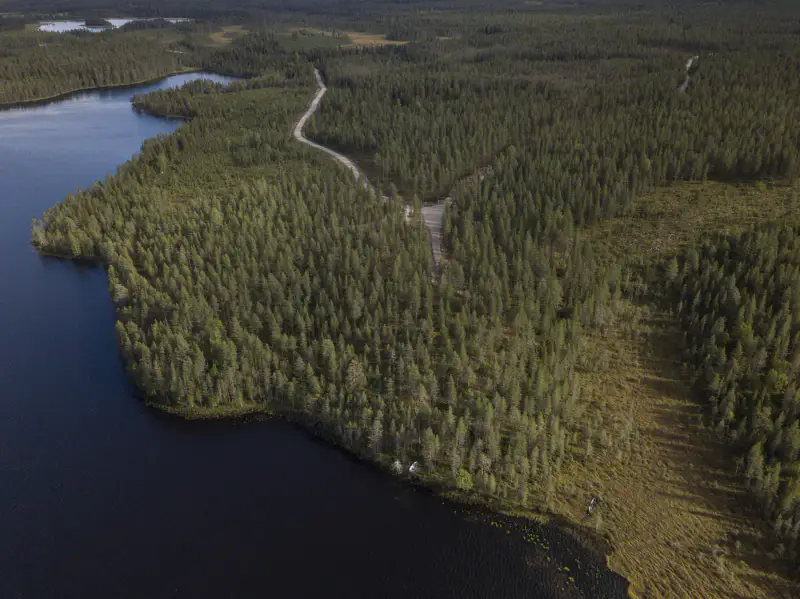 Terrain vacant 5 351 m², rive rocheuse Venejärvi — Autti / Rovaniemi — 2
