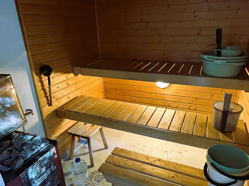 Mökki ~34,5 m² (1967) + sauna séparée à bois, 2 050 m² et rive privée sur le Vahterusjärvi — Kaiturinpää / Ruokolahti — 13