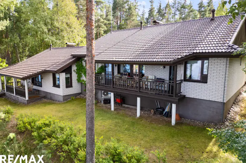 Omakotitalo ~198 m² (1985) + rantasauna, 4 980 m², Saimaa — Salosaari / Ruokolahti — 4