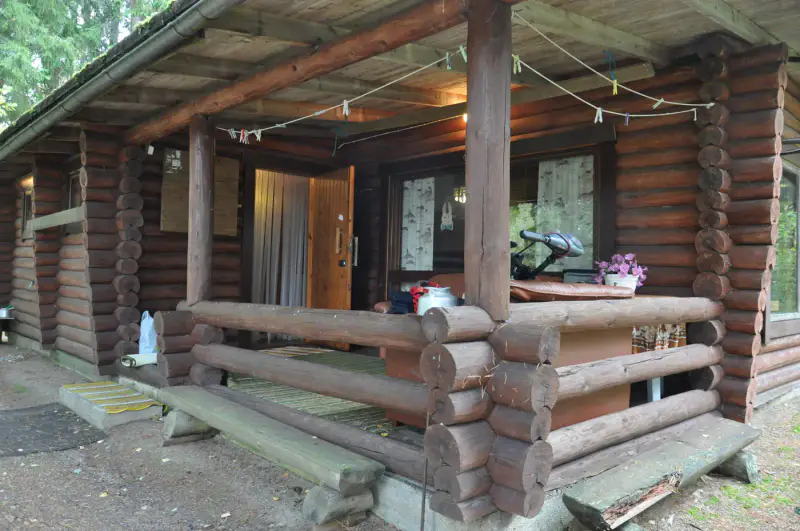 Mökki en rondins ~65 m² (1973) + sauna à bois, 4 350 m² et 90 m de rive privée sur l’Isojärvi, au bout de la route — Jäminkipohja / Ruovesi — 9