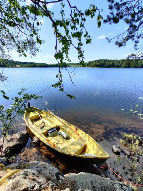 Mökki en rondins ~65 m² (1973) + sauna à bois, 4 350 m² et 90 m de rive privée sur l’Isojärvi, au bout de la route — Jäminkipohja / Ruovesi — 4