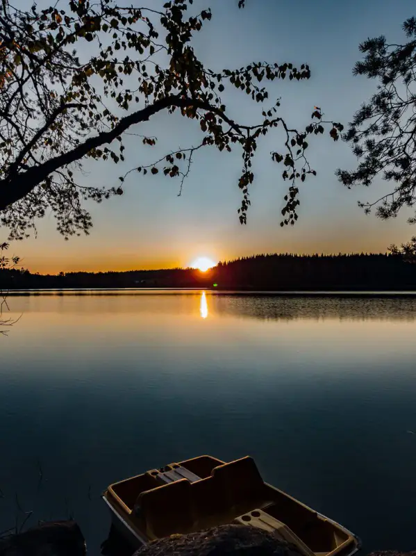 Mökki en rondins ~65 m² (1973) + sauna à bois, 4 350 m² et 90 m de rive privée sur l’Isojärvi, au bout de la route — Jäminkipohja / Ruovesi — 5
