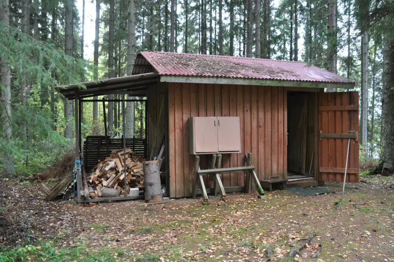 Mökki en rondins ~65 m² (1973) + sauna à bois, 4 350 m² et 90 m de rive privée sur l’Isojärvi, au bout de la route — Jäminkipohja / Ruovesi — 18