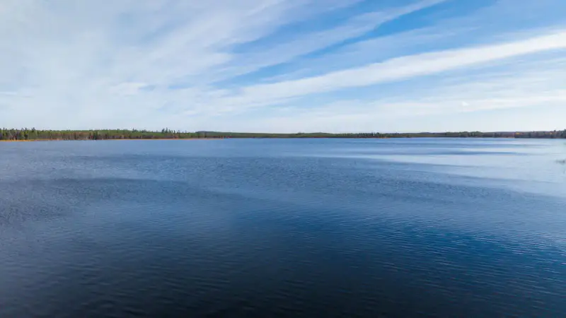 Chalet en rondins de 2002 meublé, 109 m de rive privée sur le Leusjärvi, 9 700 m² — Hautajärvi, Salla — 6