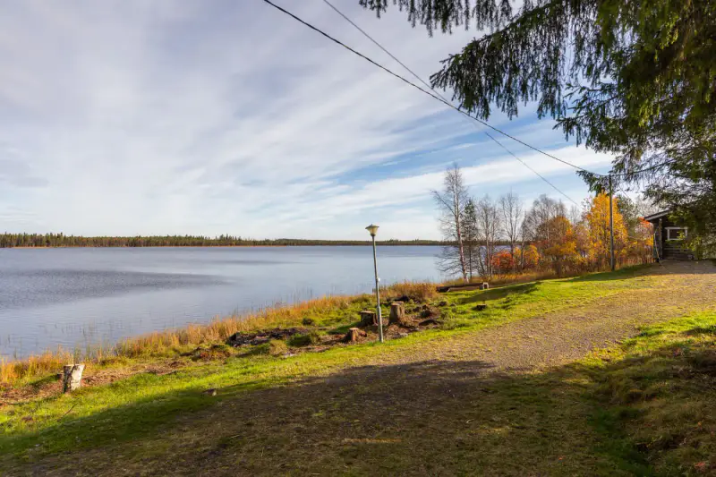 Chalet en rondins de 2002 meublé, 109 m de rive privée sur le Leusjärvi, 9 700 m² — Hautajärvi, Salla — 7