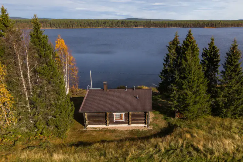 Chalet en rondins de 2002 meublé, 109 m de rive privée sur le Leusjärvi, 9 700 m² — Hautajärvi, Salla — 3