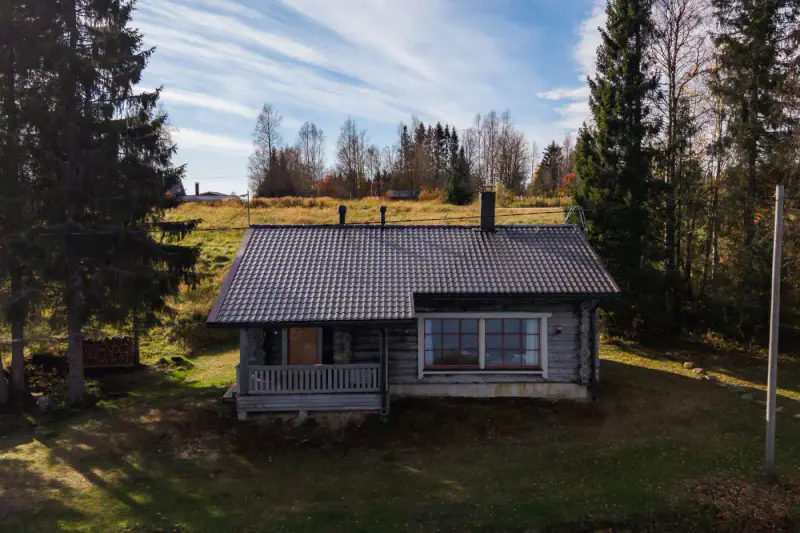 Chalet en rondins de 2002 meublé, 109 m de rive privée sur le Leusjärvi, 9 700 m² — Hautajärvi, Salla — 4