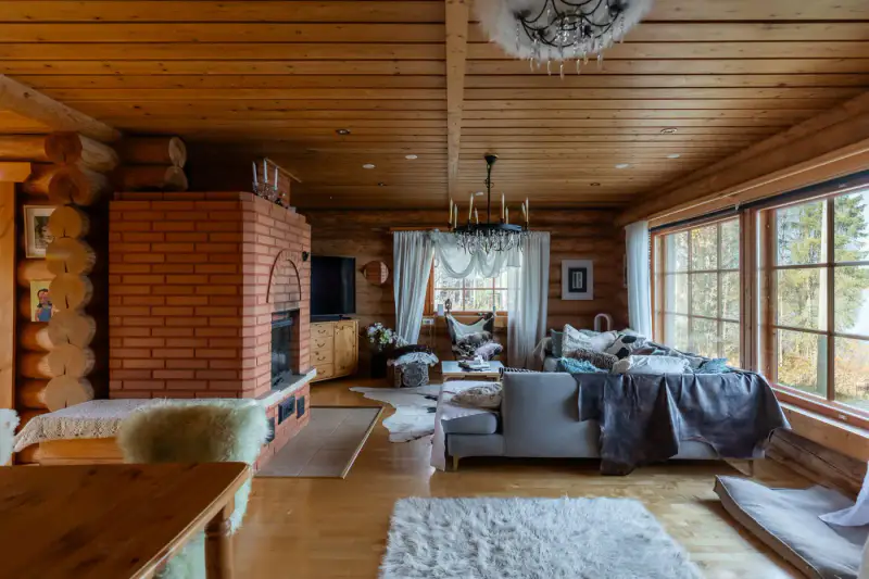 Chalet en rondins de 2002 meublé, 109 m de rive privée sur le Leusjärvi, 9 700 m² — Hautajärvi, Salla — 8