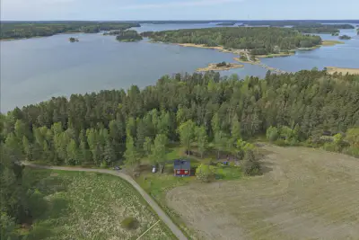 Maison de bord de mer ~100 m² rénovée 2021-2025 + sauna, 4,31 ha, ponton béton et chenal dragué — Särkisalo / Salo — 1