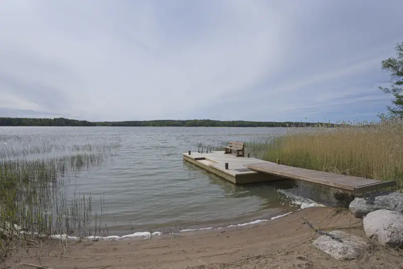 Maison de bord de mer ~100 m² rénovée 2021-2025 + sauna, 4,31 ha, ponton béton et chenal dragué — Särkisalo / Salo — 6