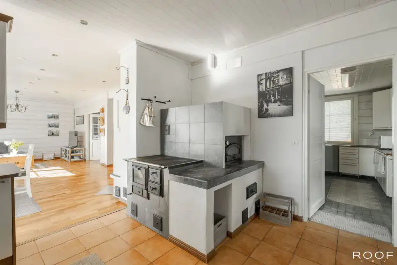 Maison mer 168 m² (2006), chenal dragué ~20 m + vesijättö, 6 229 m² — Vartsala / Salo — 12