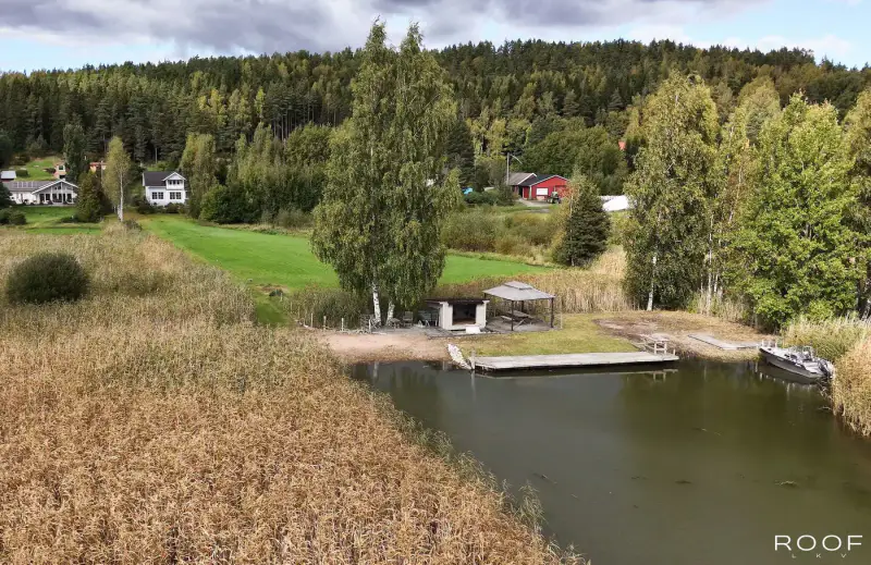 Maison mer 168 m² (2006), chenal dragué ~20 m + vesijättö, 6 229 m² — Vartsala / Salo — 3