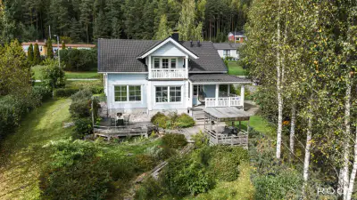 Maison mer 168 m² (2006), chenal dragué ~20 m + vesijättö, 6 229 m² — Vartsala / Salo — 1