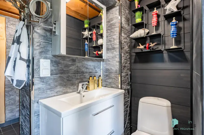 Chalet à Sastamala  rive privée  1 708 m² — 295 000 € — 13