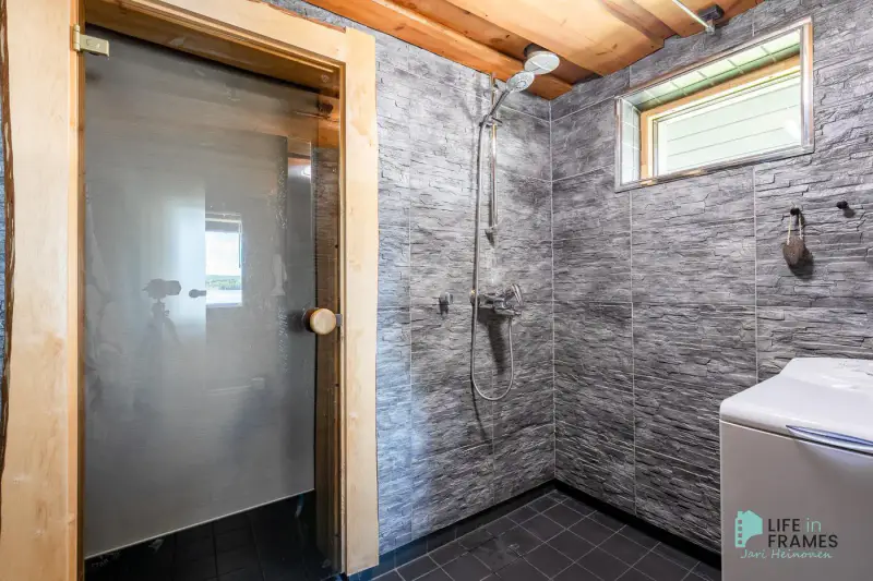 Chalet à Sastamala  rive privée  1 708 m² — 295 000 € — 12