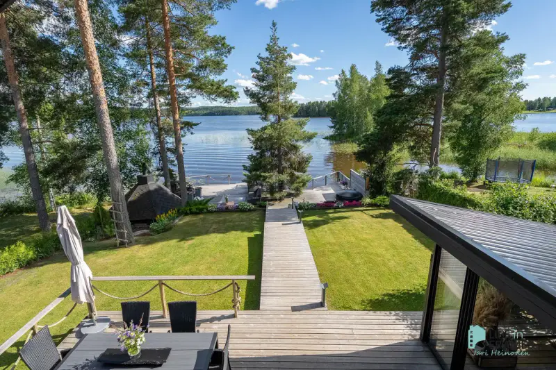 Chalet à Sastamala  rive privée  1 708 m² — 295 000 € — 4