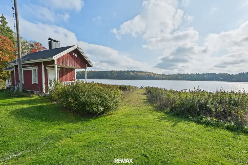 Maison en rondins de 1837 (~140 m², rénovée années 1990) + deux saunas, ferme de 7,8 ha avec rive de mer privée — Karuna / Sauvo — 3