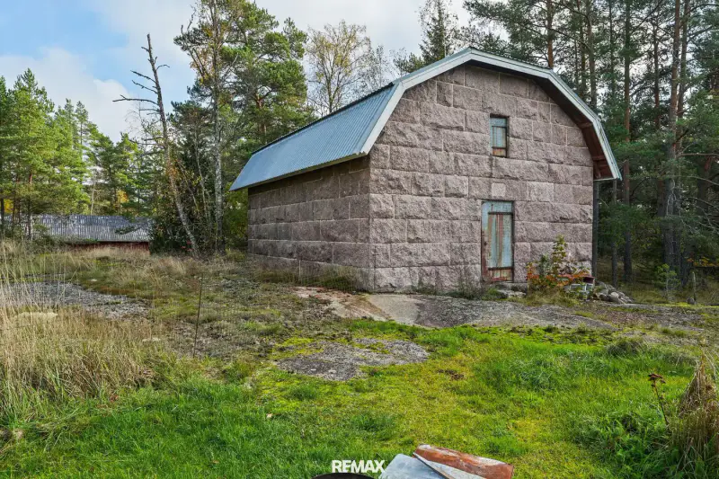 Maison en rondins de 1837 (~140 m², rénovée années 1990) + deux saunas, ferme de 7,8 ha avec rive de mer privée — Karuna / Sauvo — 12