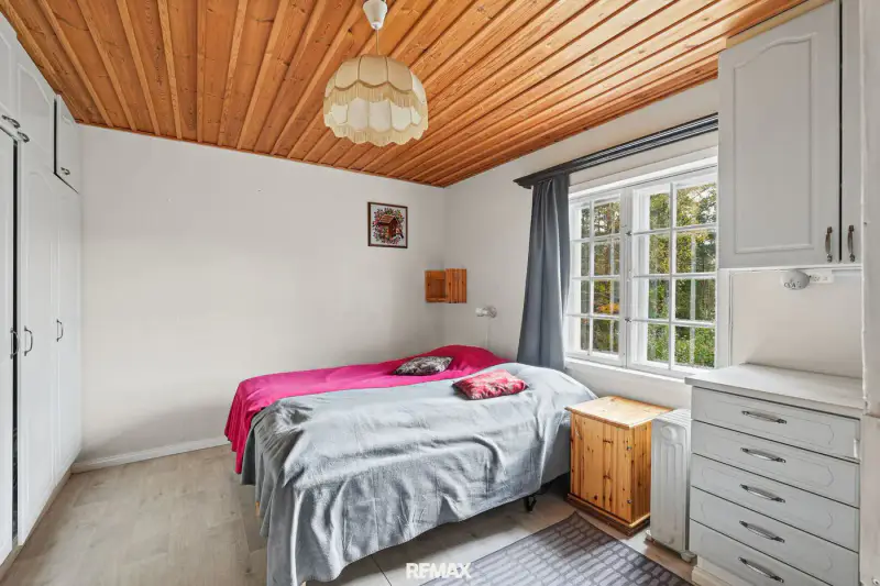 Maison en rondins de 1837 (~140 m², rénovée années 1990) + deux saunas, ferme de 7,8 ha avec rive de mer privée — Karuna / Sauvo — 16
