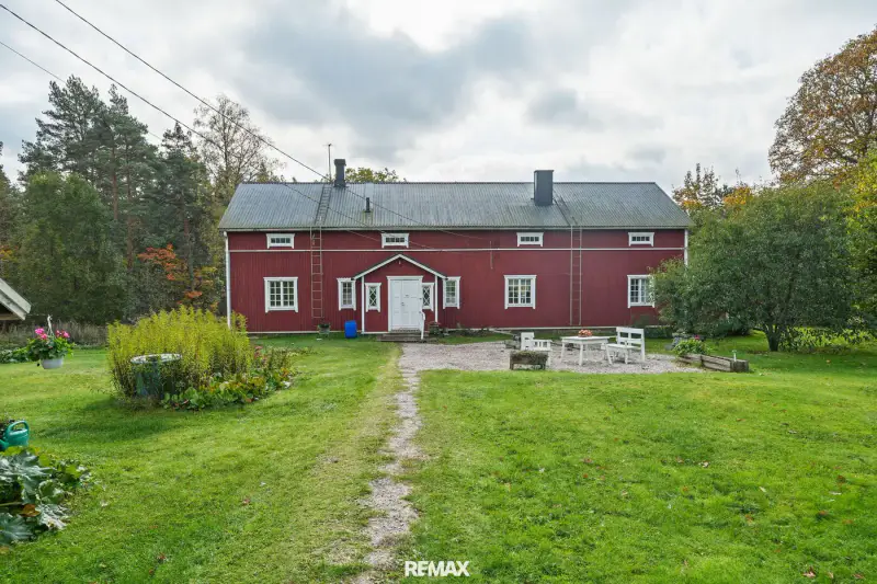 Maison en rondins de 1837 (~140 m², rénovée années 1990) + deux saunas, ferme de 7,8 ha avec rive de mer privée — Karuna / Sauvo — 6