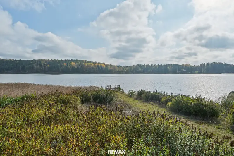 Maison en rondins de 1837 (~140 m², rénovée années 1990) + deux saunas, ferme de 7,8 ha avec rive de mer privée — Karuna / Sauvo — 8