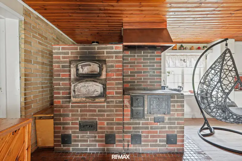 Maison en rondins de 1837 (~140 m², rénovée années 1990) + deux saunas, ferme de 7,8 ha avec rive de mer privée — Karuna / Sauvo — 13