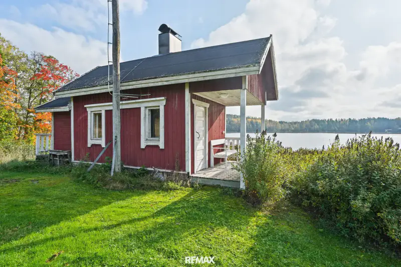 Maison en rondins de 1837 (~140 m², rénovée années 1990) + deux saunas, ferme de 7,8 ha avec rive de mer privée — Karuna / Sauvo — 10