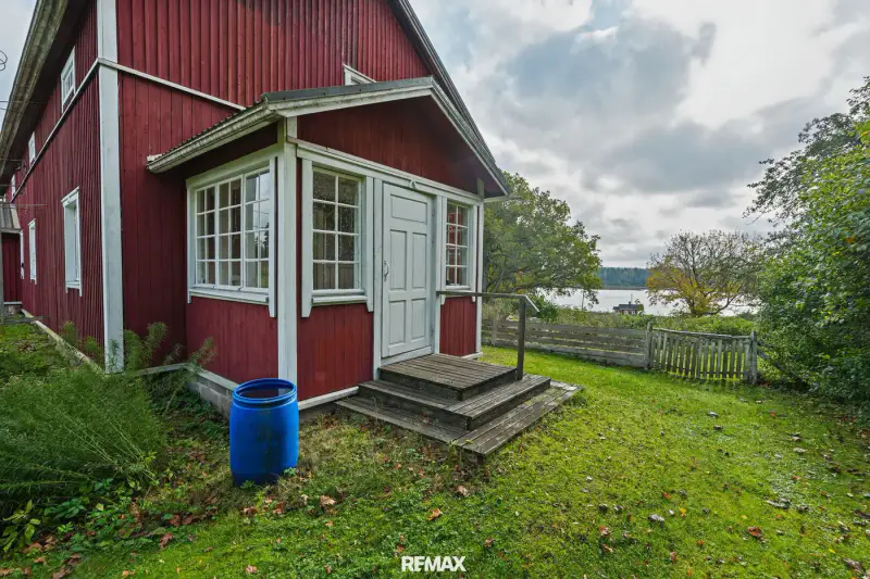 Maison en rondins de 1837 (~140 m², rénovée années 1990) + deux saunas, ferme de 7,8 ha avec rive de mer privée — Karuna / Sauvo — 11