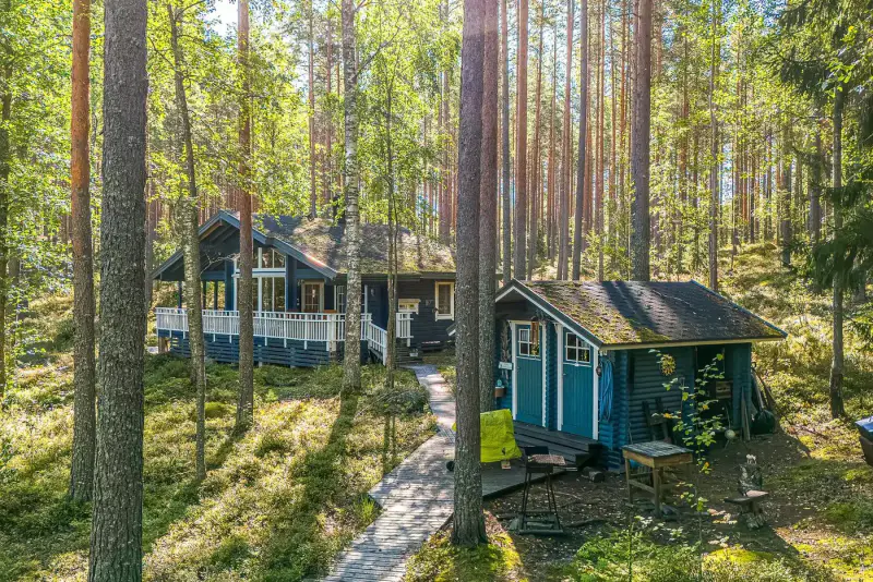 Hirsi 2013 + sauna 2013, île Suomensalo, rive Kuolimo, 4 400 m² — Savitaipale — 1