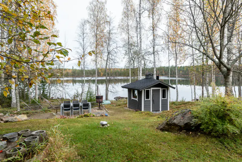 Chalet Kontio ~62 m² (2004) année-ronde + sauna de rive, 6 960 m² et plage de sable — Vuokalanjärvi / Säimen — 6