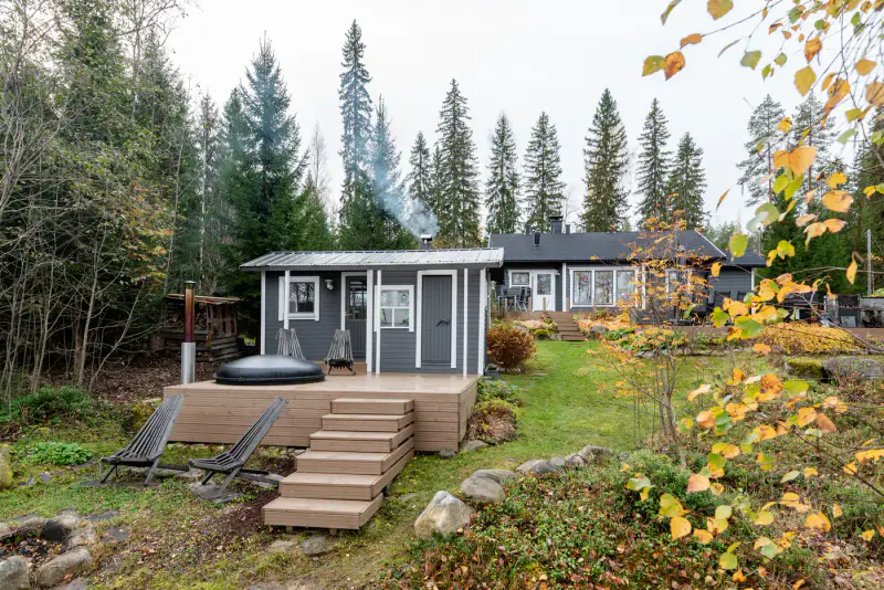 Chalet Kontio ~62 m² (2004) année-ronde + sauna de rive, 6 960 m² et plage de sable — Vuokalanjärvi / Säimen — 17