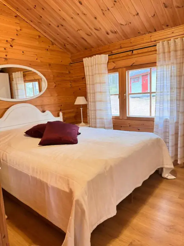 Villa en rondins habitable l’hiver (2006, 46 m²) + sauna et aitta, 82 m de rive sable, 6 670 m² — Savonranta / Savonlinna — 9