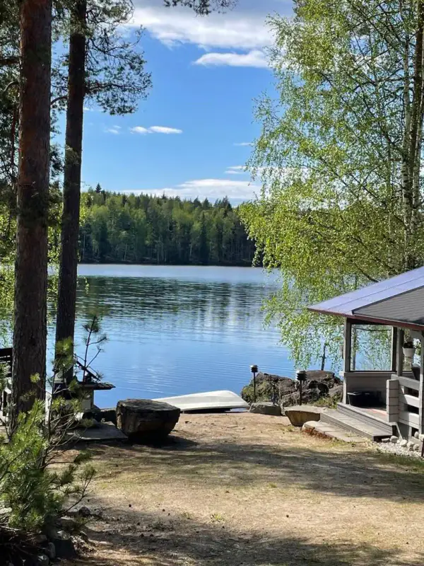 Villa en rondins habitable l’hiver (2006, 46 m²) + sauna et aitta, 82 m de rive sable, 6 670 m² — Savonranta / Savonlinna — 1