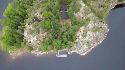Île Sormusaari 2,37 ha, bâtiment 2001 + savusauna, Saimaa / Pihlajavesi — Savonlinna — 1