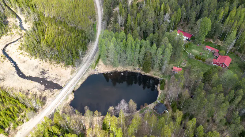 Ancienne maison du meunier 1904 ~104 m², rive Myllylampi, 1,4 ha — Makkola / Savonlinna — 3