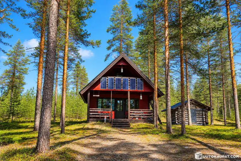Base nature sur ~9 ha au bord de l’Angeljoki : maison, 4 cabanes, 2 saunas de rive — enchère, clôture le 20.11 — Savukoski — 11