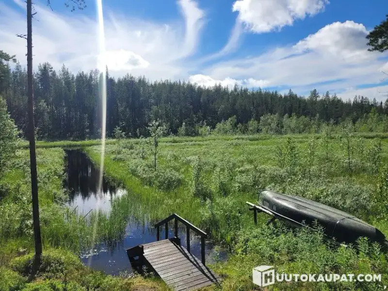Base nature sur ~9 ha au bord de l’Angeljoki : maison, 4 cabanes, 2 saunas de rive — enchère, clôture le 20.11 — Savukoski — 20