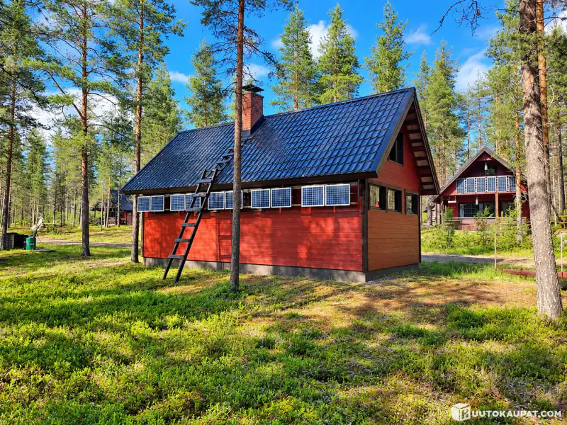 Base nature sur ~9 ha au bord de l’Angeljoki : maison, 4 cabanes, 2 saunas de rive — enchère, clôture le 20.11 — Savukoski — 15
